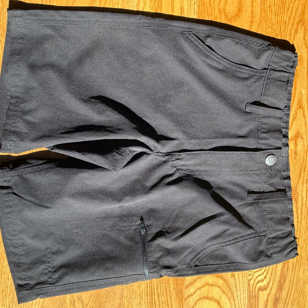 Boys shorts like new - Picture 7 of 16